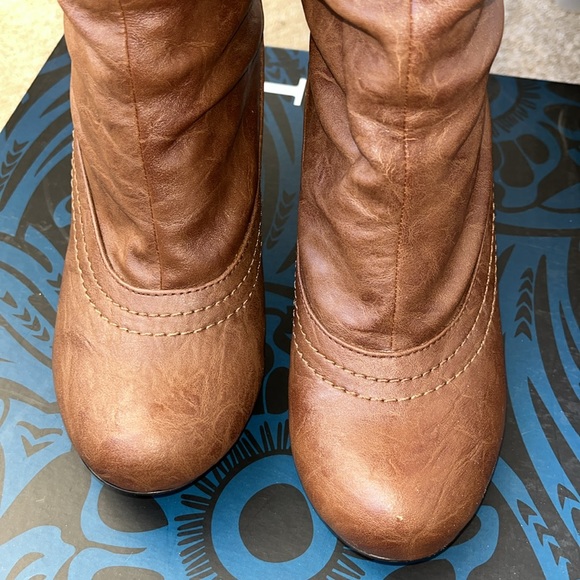 Brown, calf-high, size 7M heeled boots - Picture 10 of 13